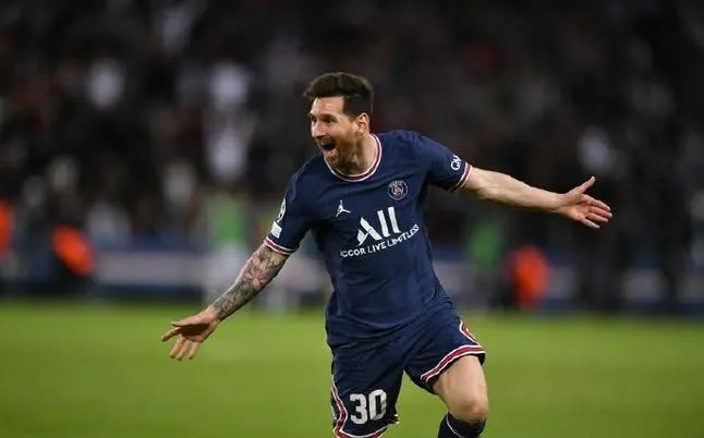 包含今晨布莱顿调整名单——法甲节点到来，质疑声仍在，高层口径保持一致的词条