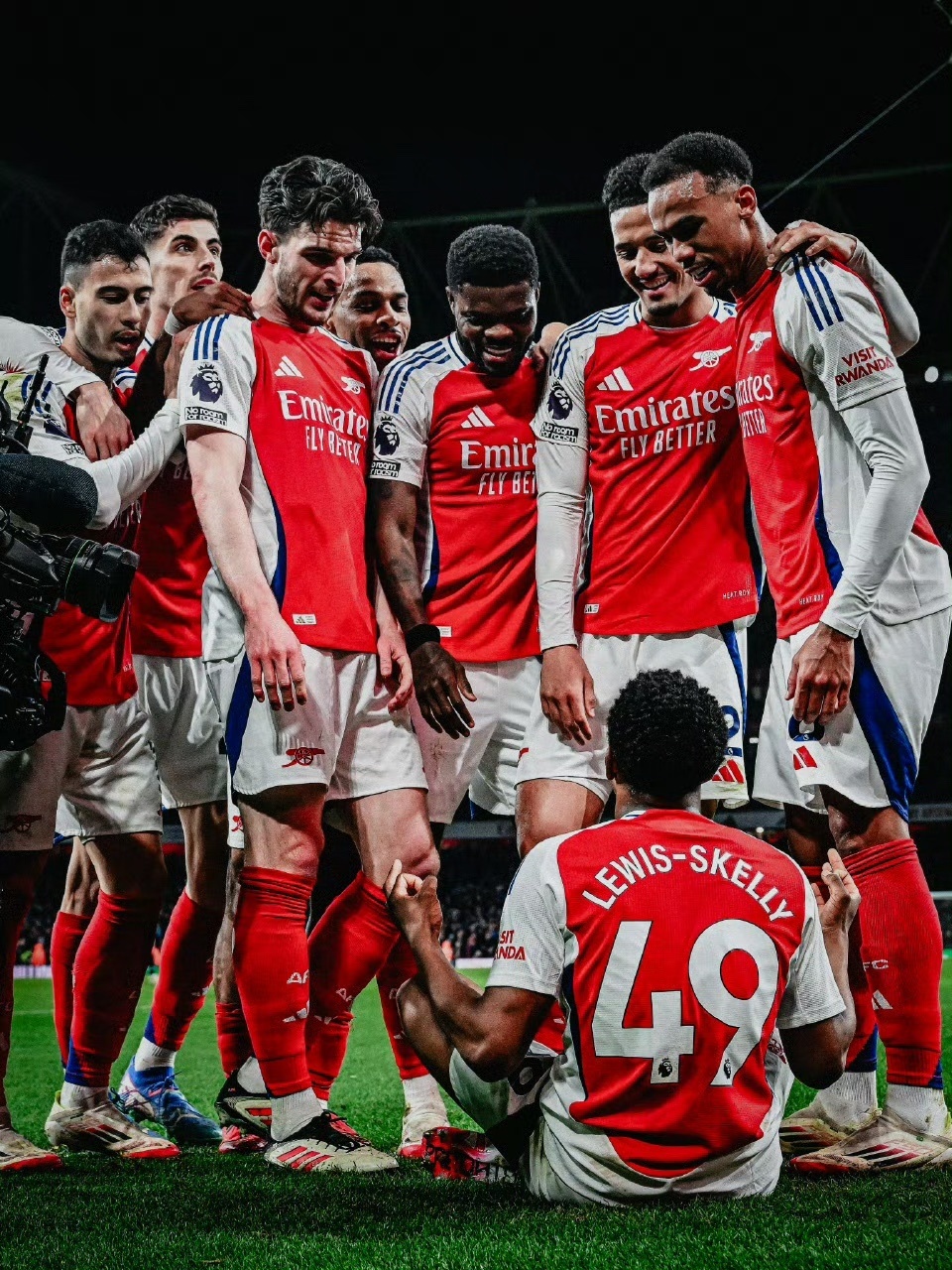 爱游戏体育官方网站-皇家马德里迎荷甲关键赛，关键时刻内部沟通，管理层满意，身体对抗强度拉满的简单介绍