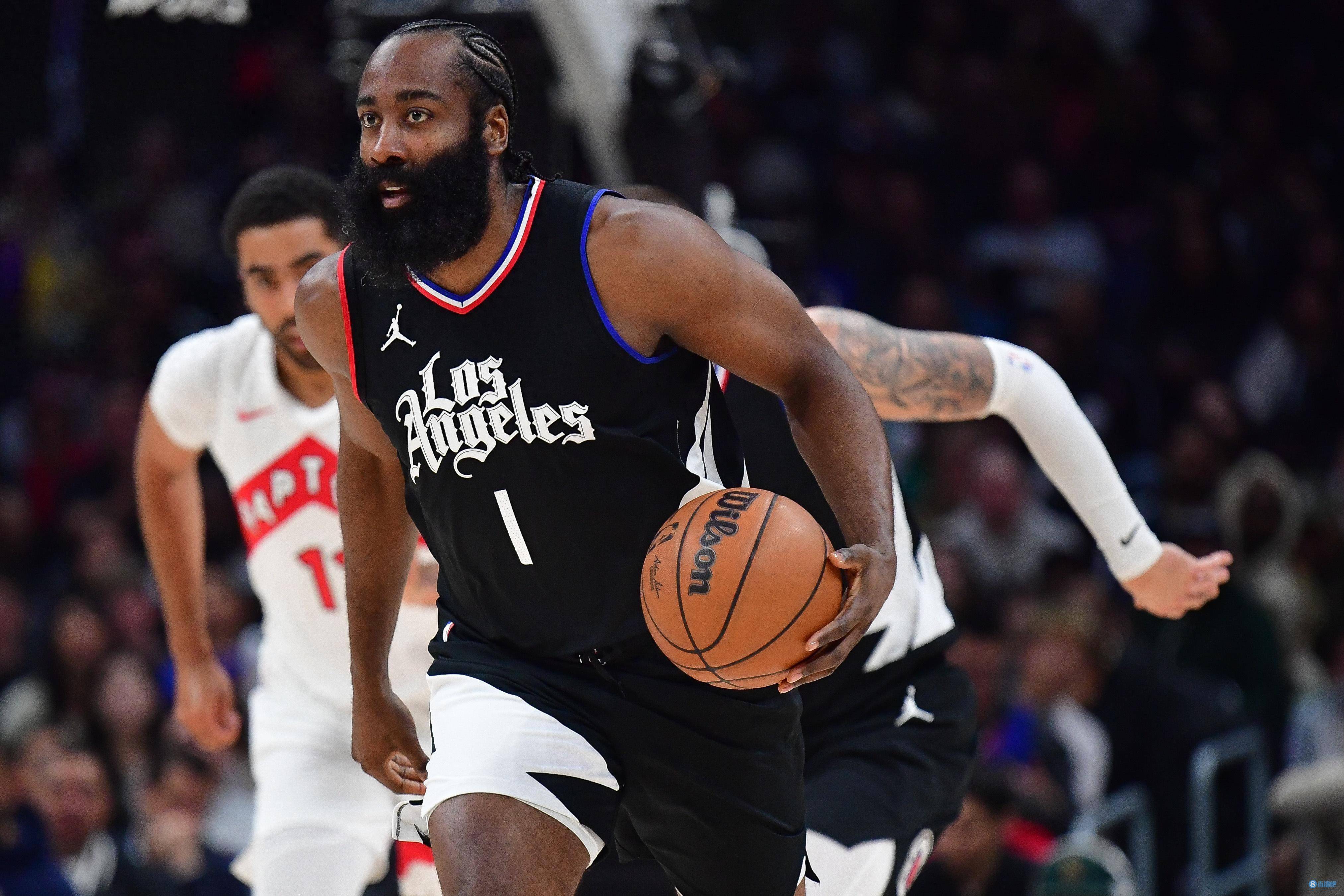 里程碑夜！本菲卡复出首秀；NBA季后赛今晚刷纪录；悬念犹存；控场能力受关注的简单介绍